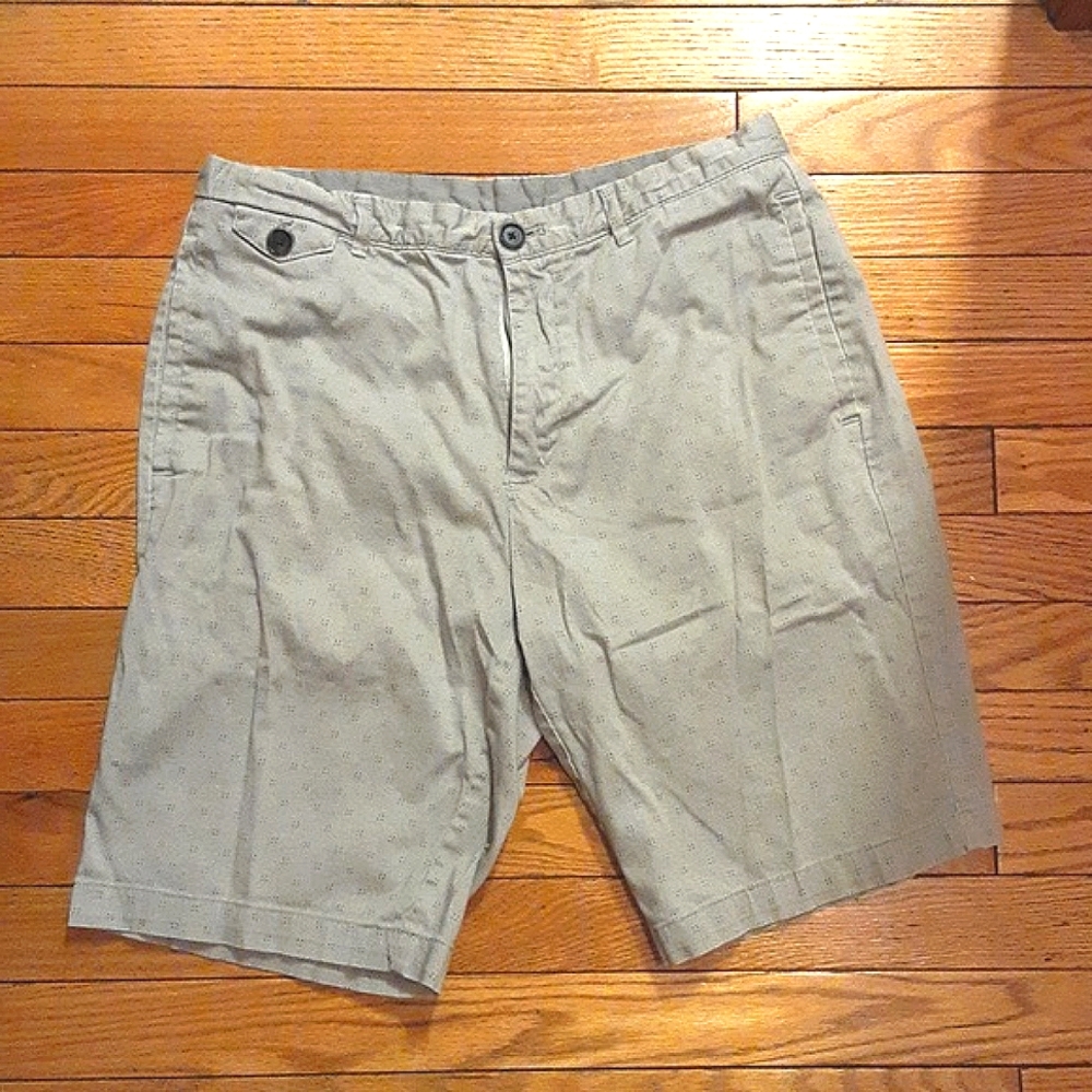 Men's Calvin Klein dress shorts Size 32 EUC